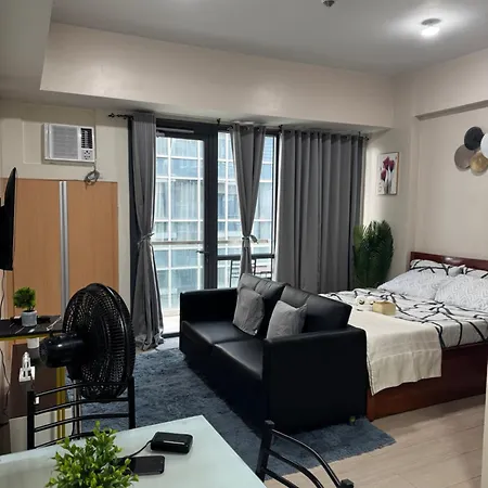 Condo With Balcony Across Naia Terminal 3